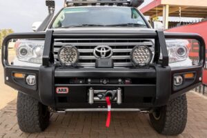ARB 341512 OB TOYOTA LANDCRUISERARB Deluxe Bull Bars Toyota LC200 07-11